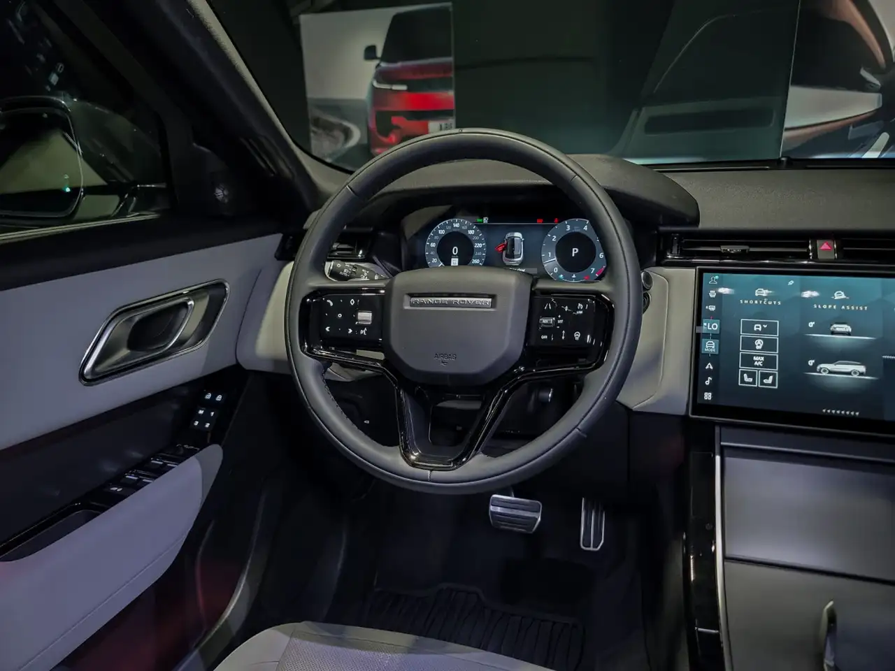 Land Rover Range Rover Velar - Image 12