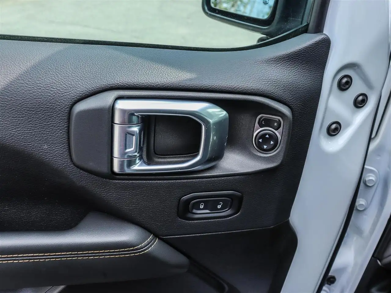 Jeep Wrangler - Image 8