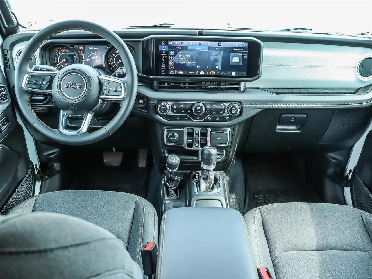Jeep Wrangler - Image 12