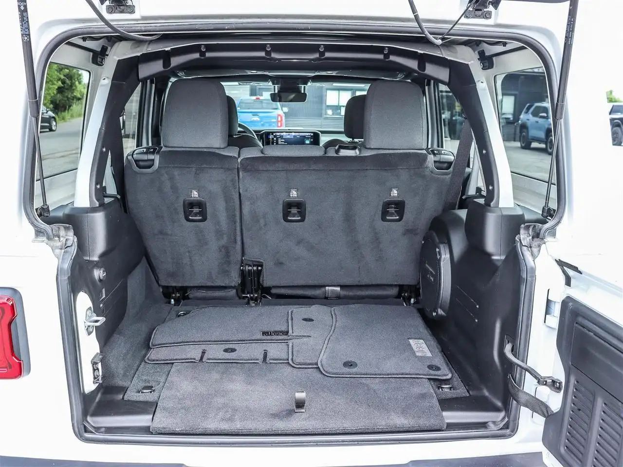 Jeep Wrangler - Image 17
