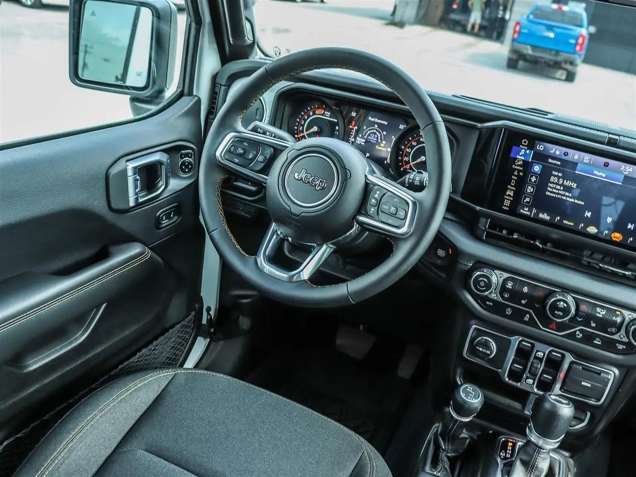 Jeep Wrangler - Image 11