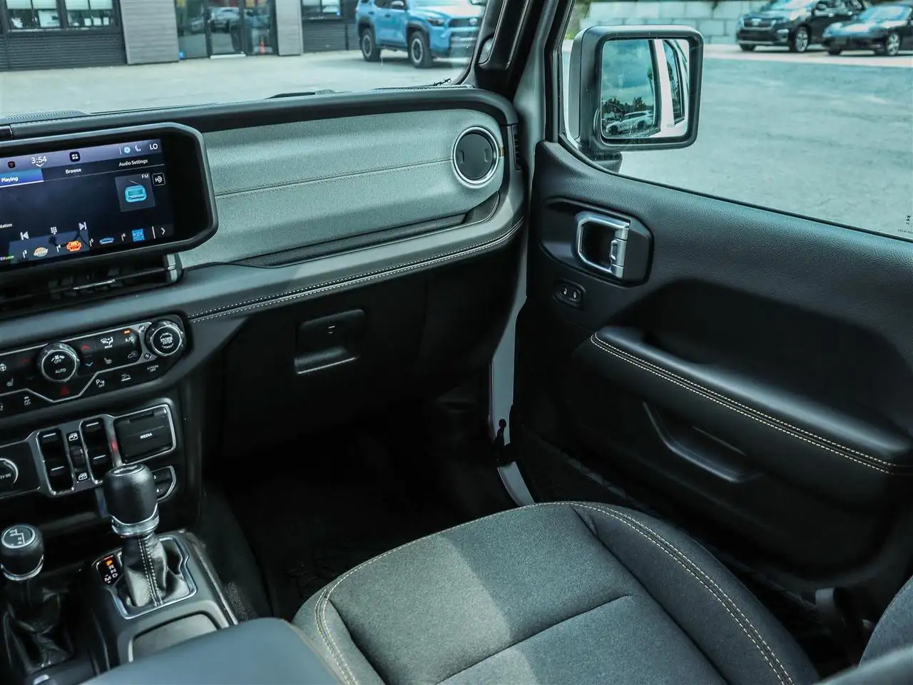 Jeep Wrangler - Image 13