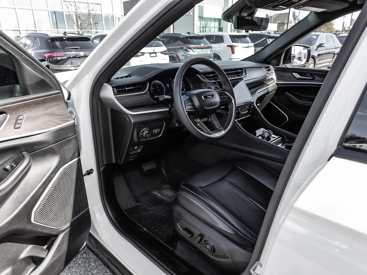 Jeep Grand Cherokee - Image 8