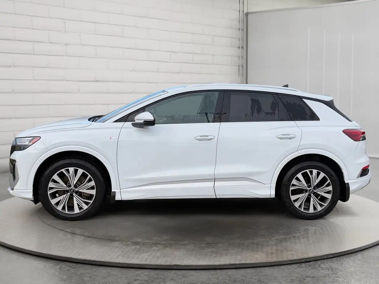 Audi Q4 e-tron - Image 8