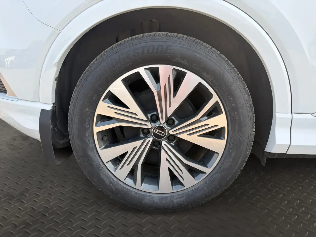 Audi Q4 e-tron - Image 9