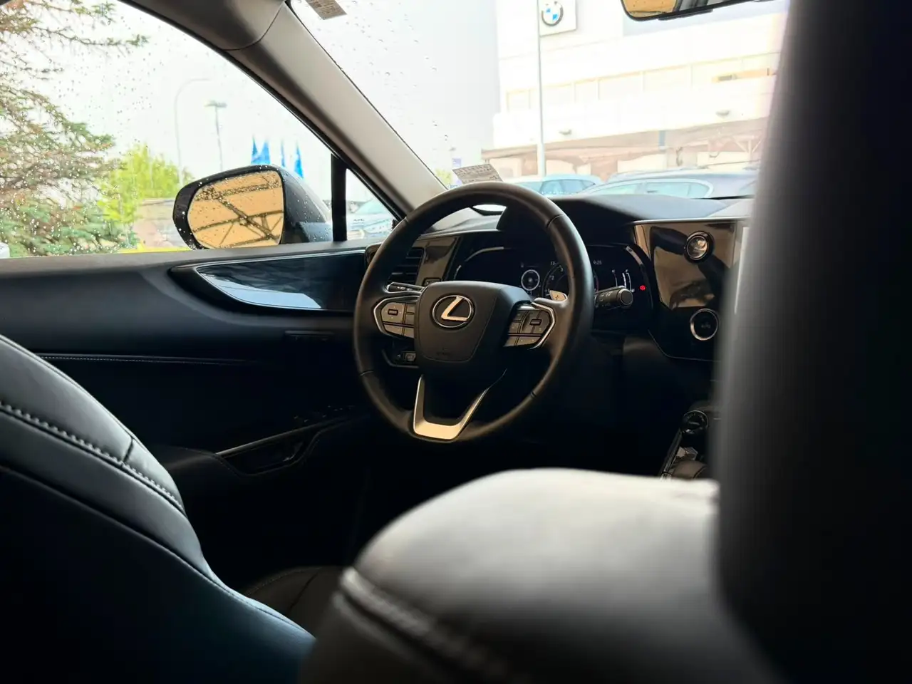 Lexus NX 350 - Image 10
