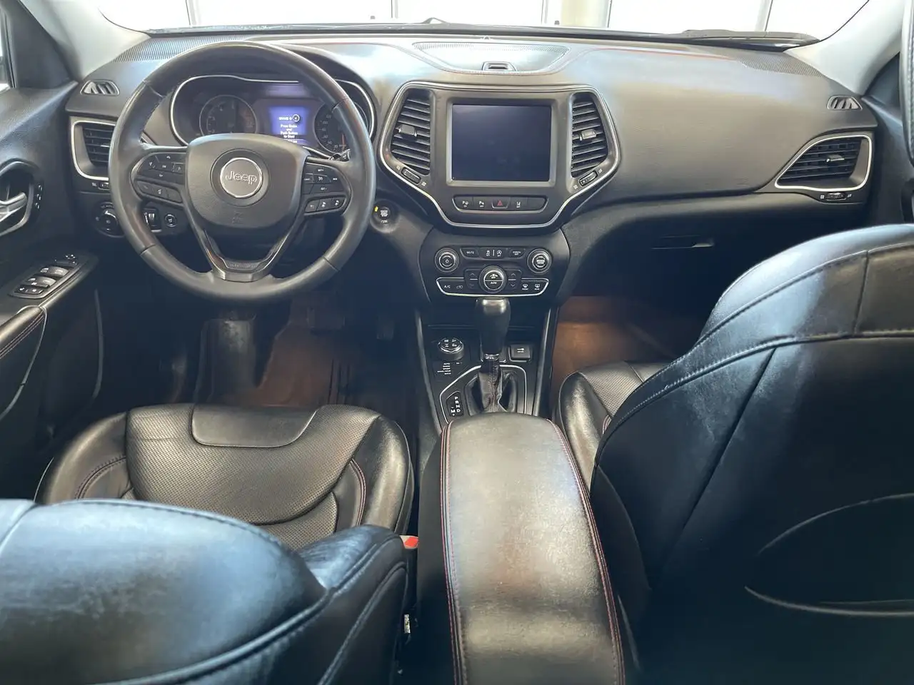 Jeep Cherokee - Image 29