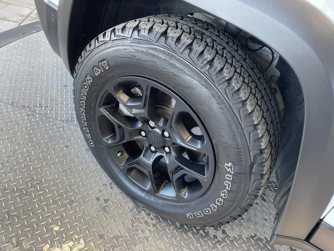 Jeep Cherokee - Image 18