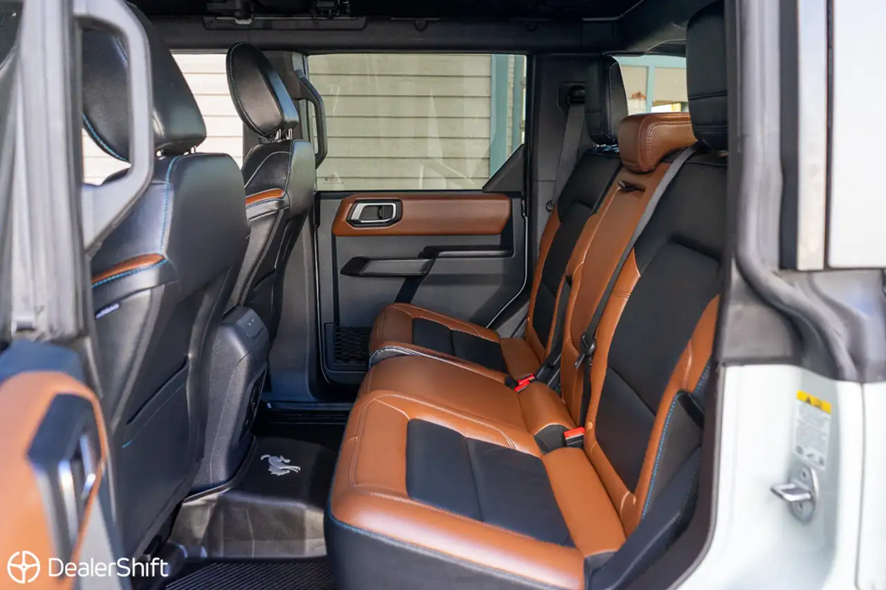 Ford Bronco - Image 20