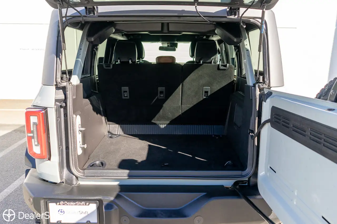 Ford Bronco - Image 9