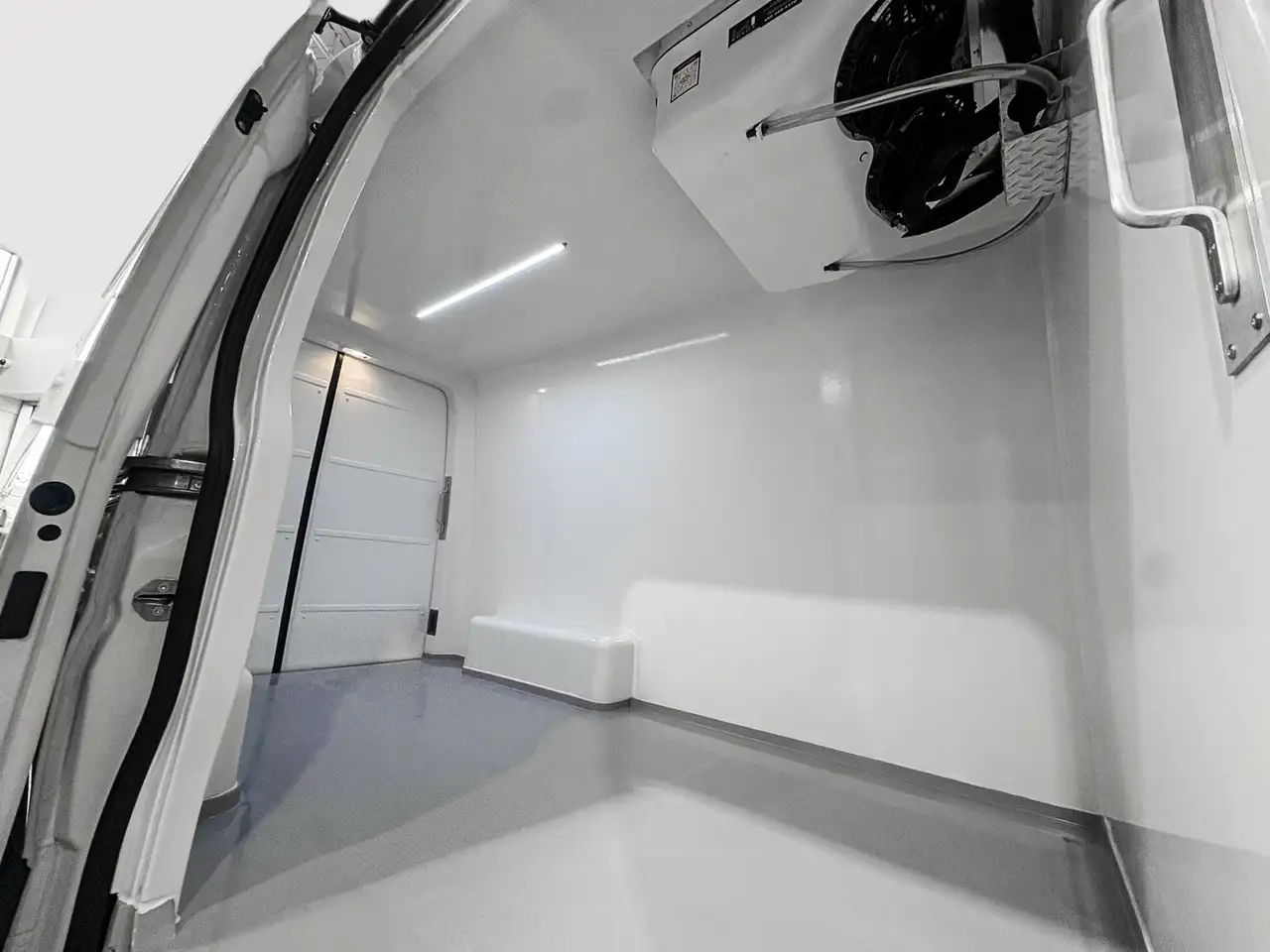 Mercedes-Benz Sprinter - Image 10