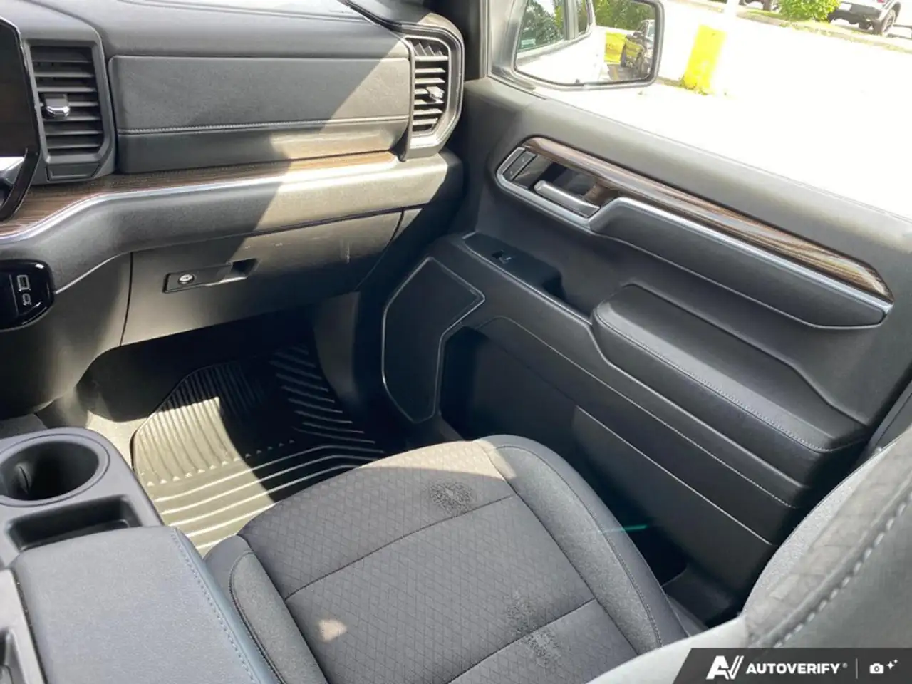 Chevrolet Silverado 1500 - Image 27