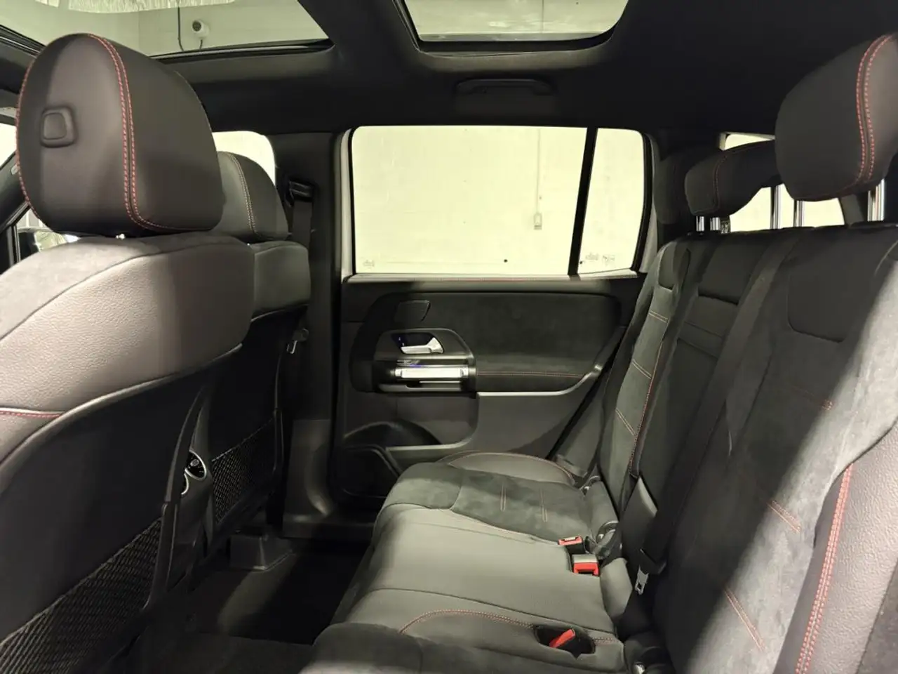 Mercedes-Benz GLB - Image 20