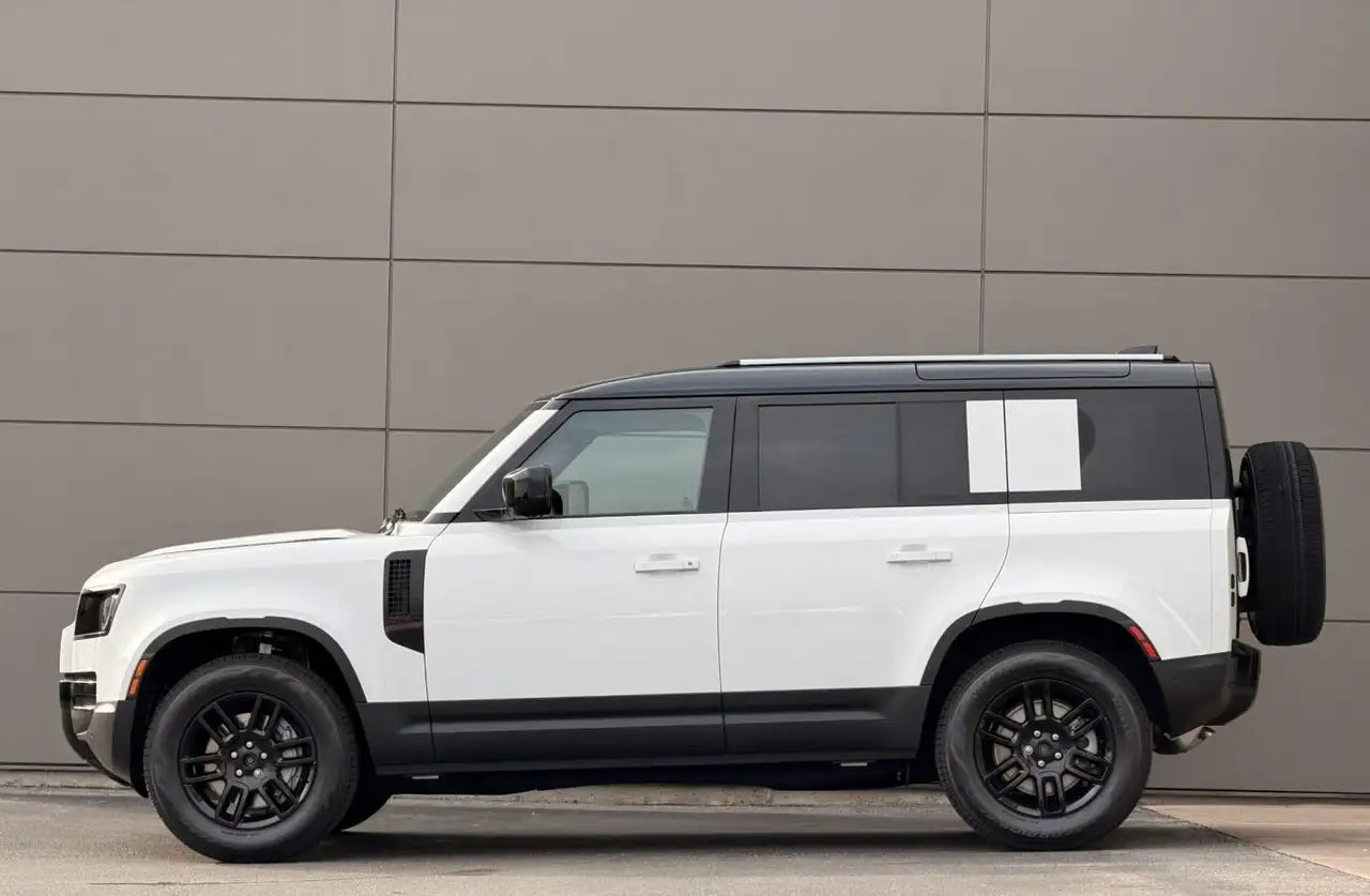 Land Rover Defender - Image 3
