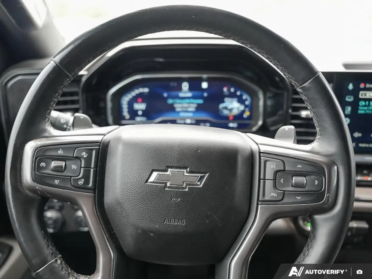 Chevrolet Silverado 1500 - Image 13