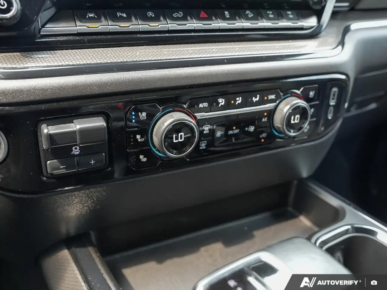 Chevrolet Silverado 1500 - Image 18