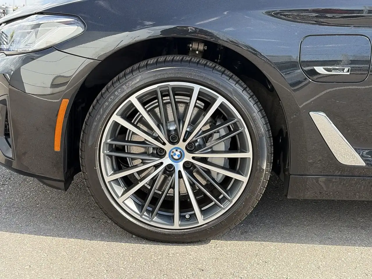 BMW 5 Series - Image 18