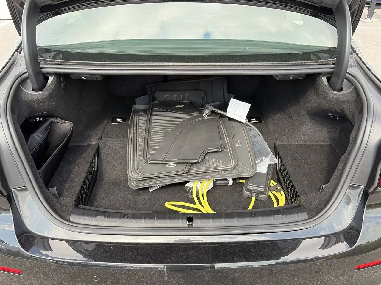 BMW 5 Series - Image 32