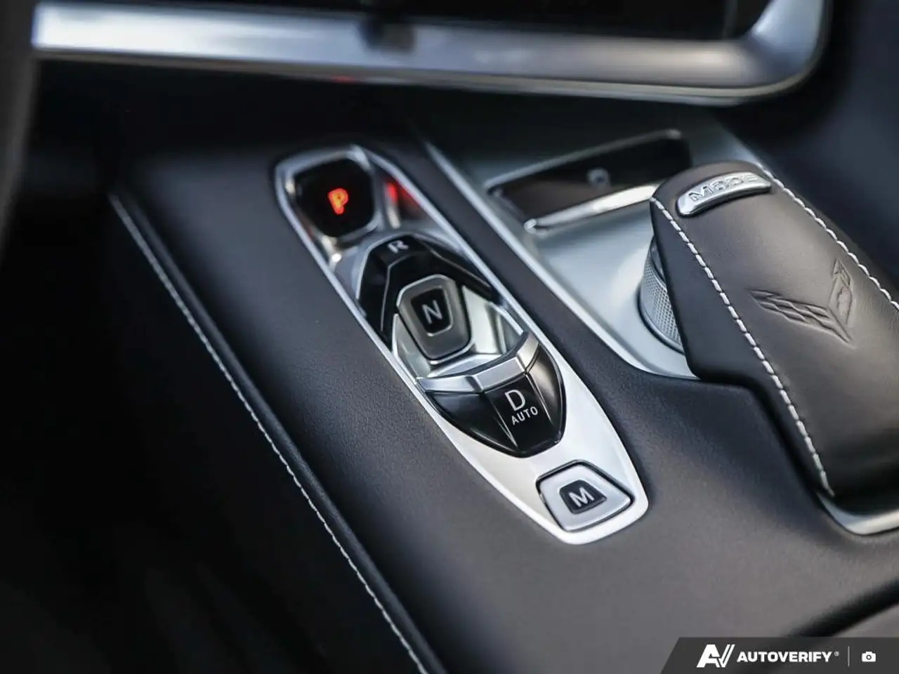 Chevrolet Corvette - Image 18
