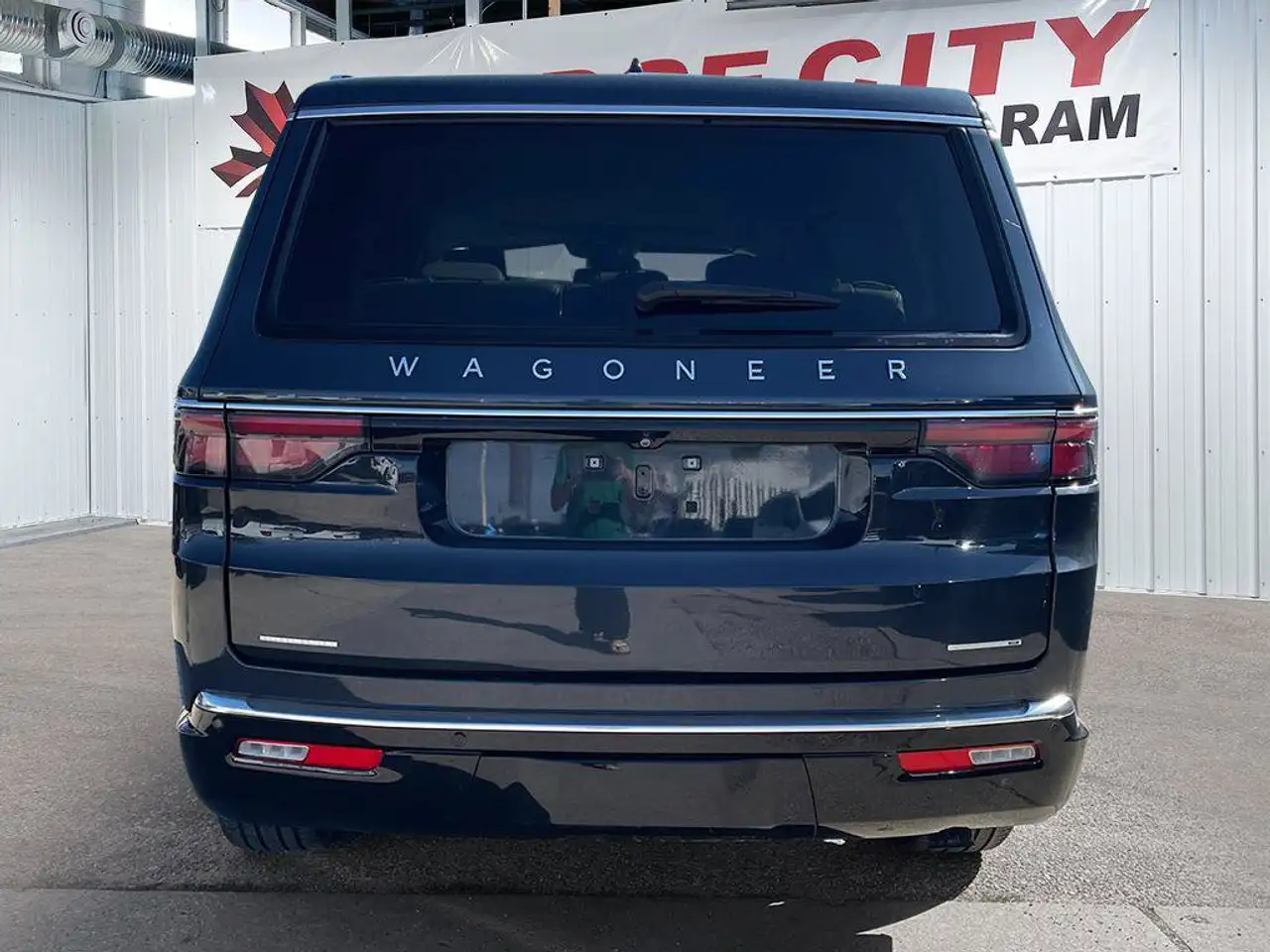 Jeep Wagoneer - Image 4