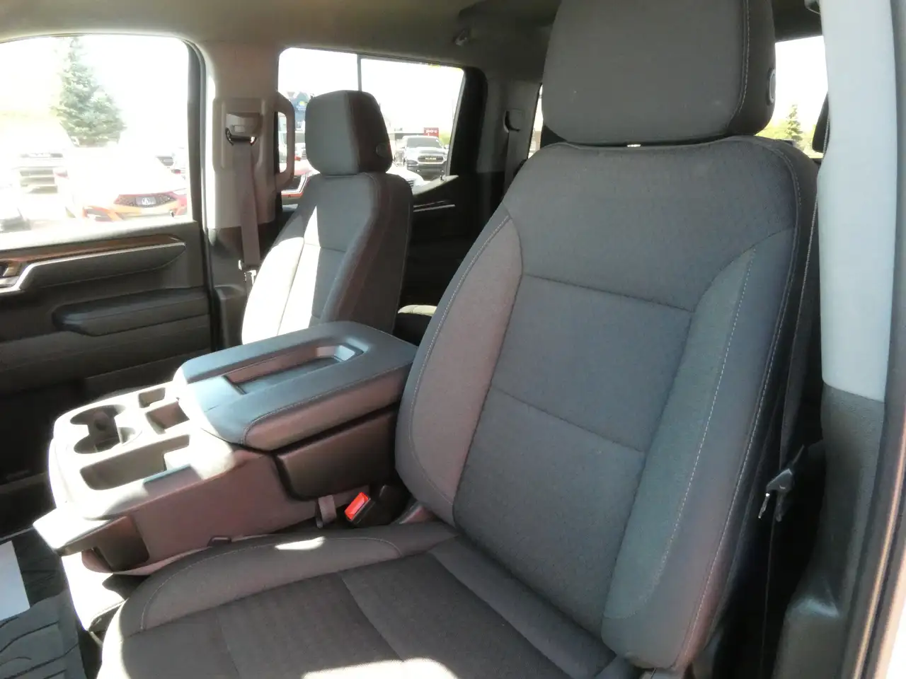 Chevrolet Silverado 1500 - Image 11