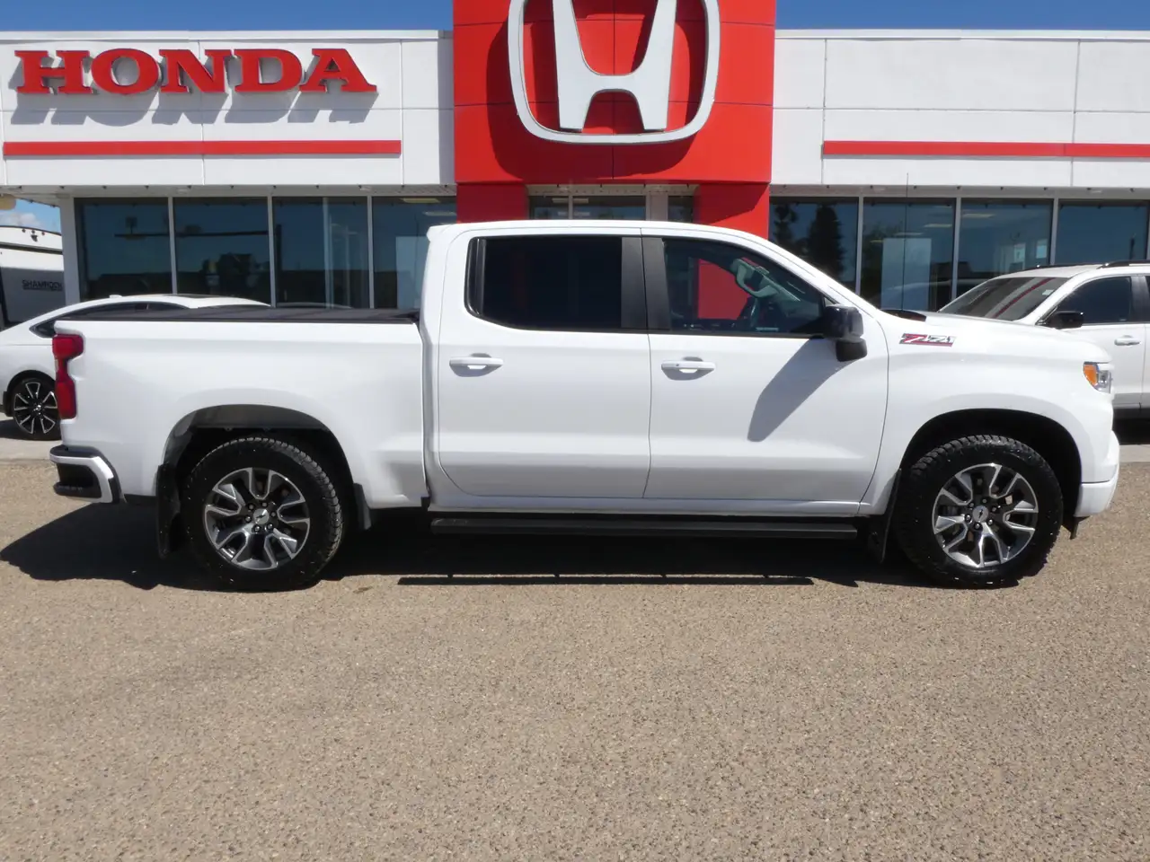 Chevrolet Silverado 1500 - Image 2