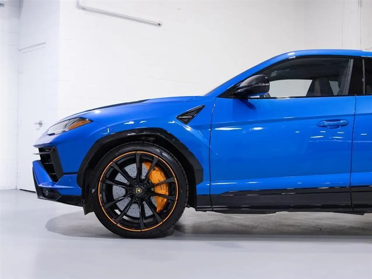 Lamborghini Urus - Image 6