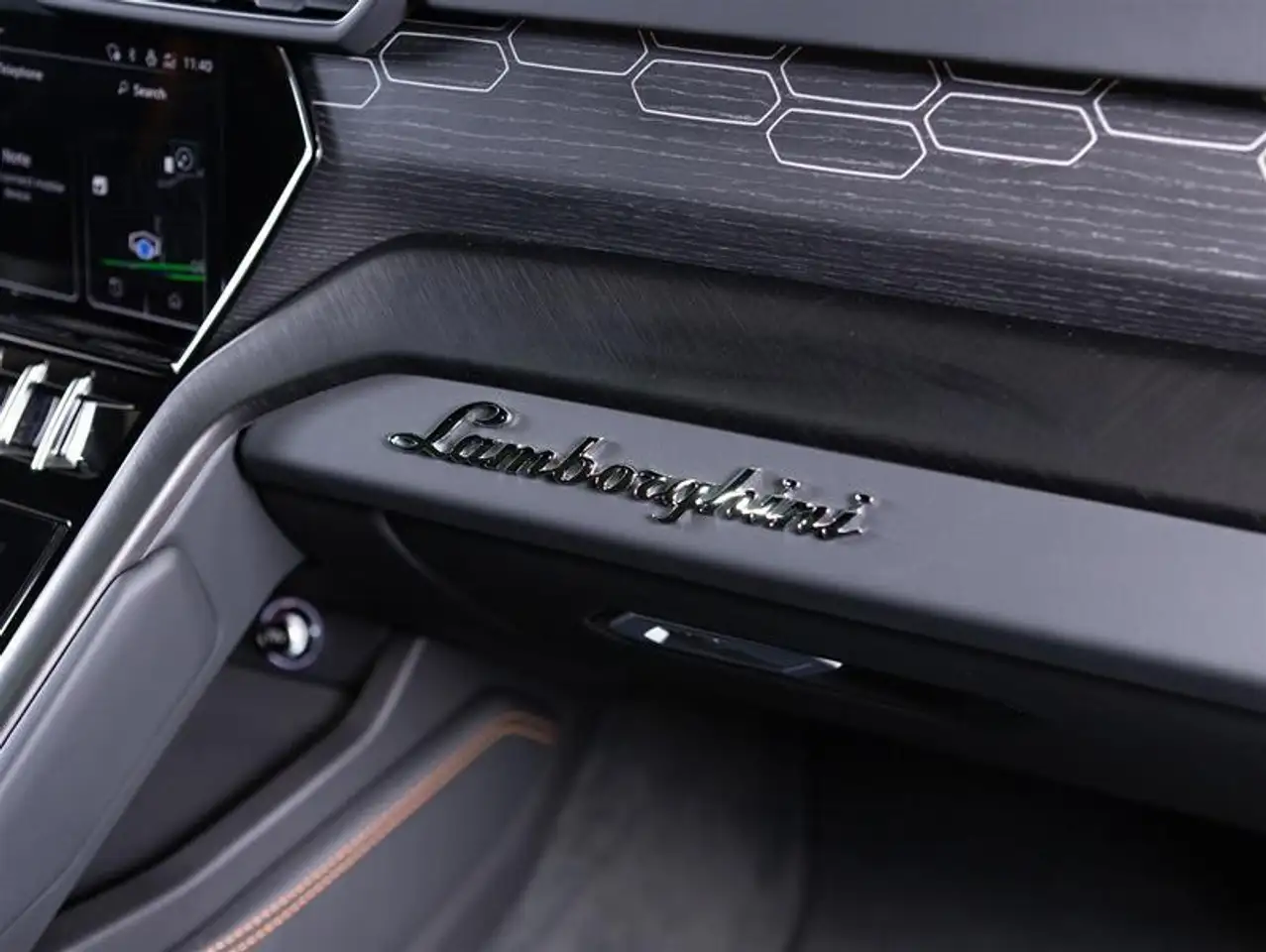 Lamborghini Urus - Image 30