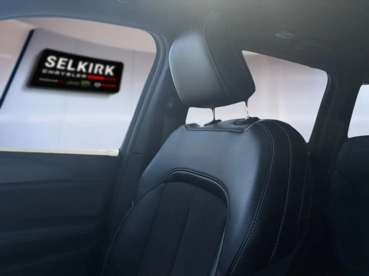 Jeep Grand Cherokee - Image 16