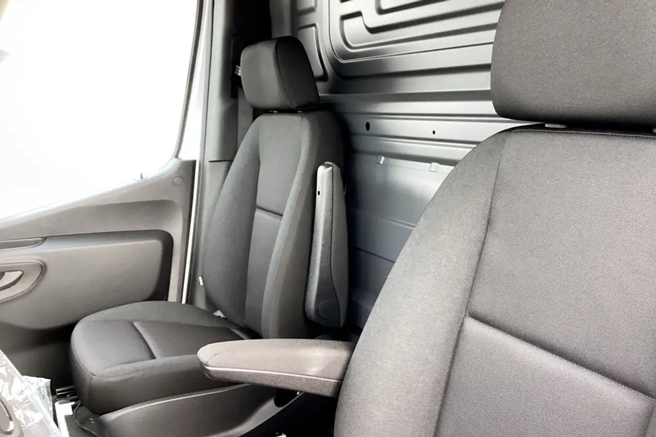 Mercedes-Benz Sprinter 2500 - Image 10