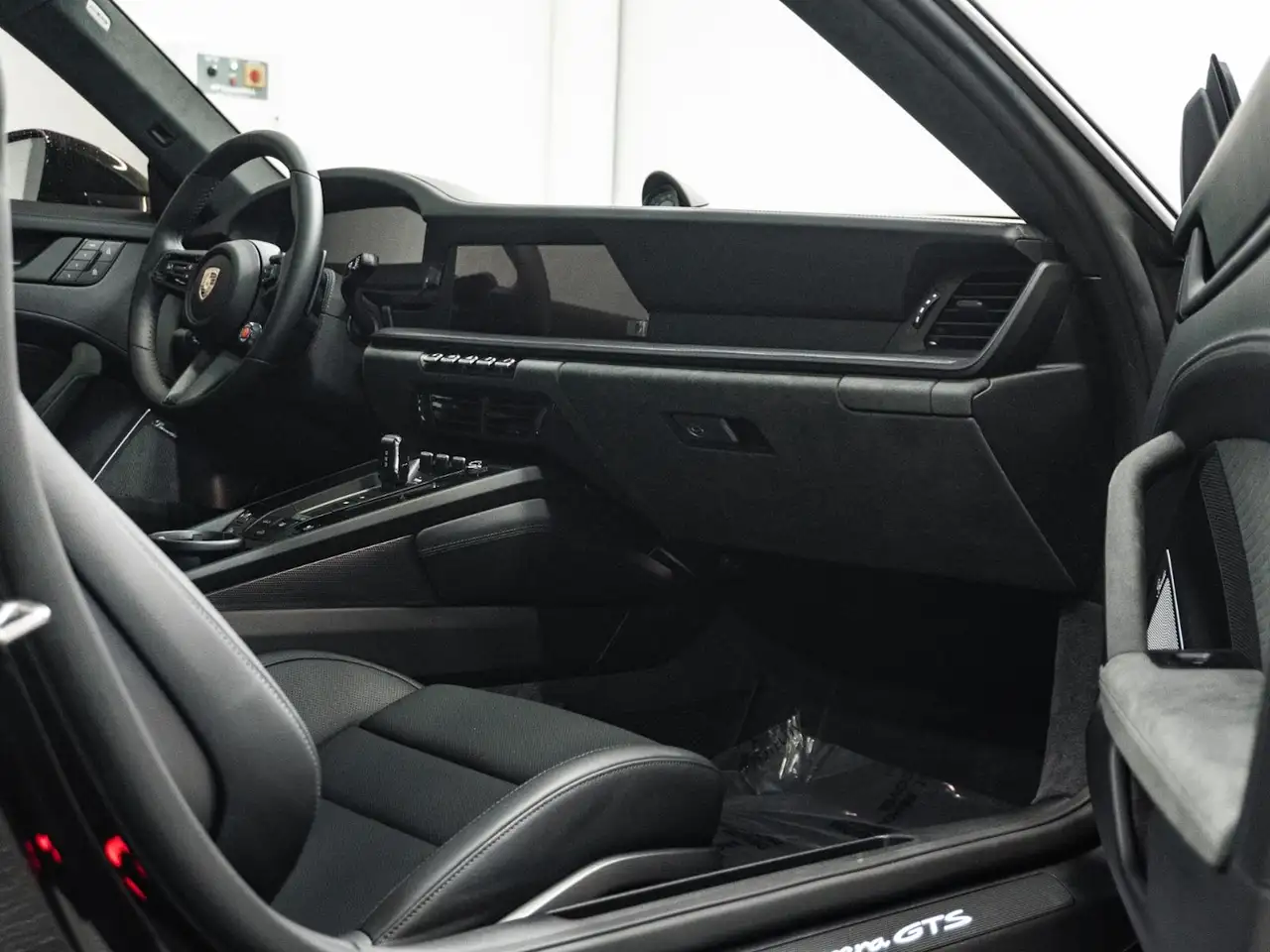Porsche 911 - Image 24