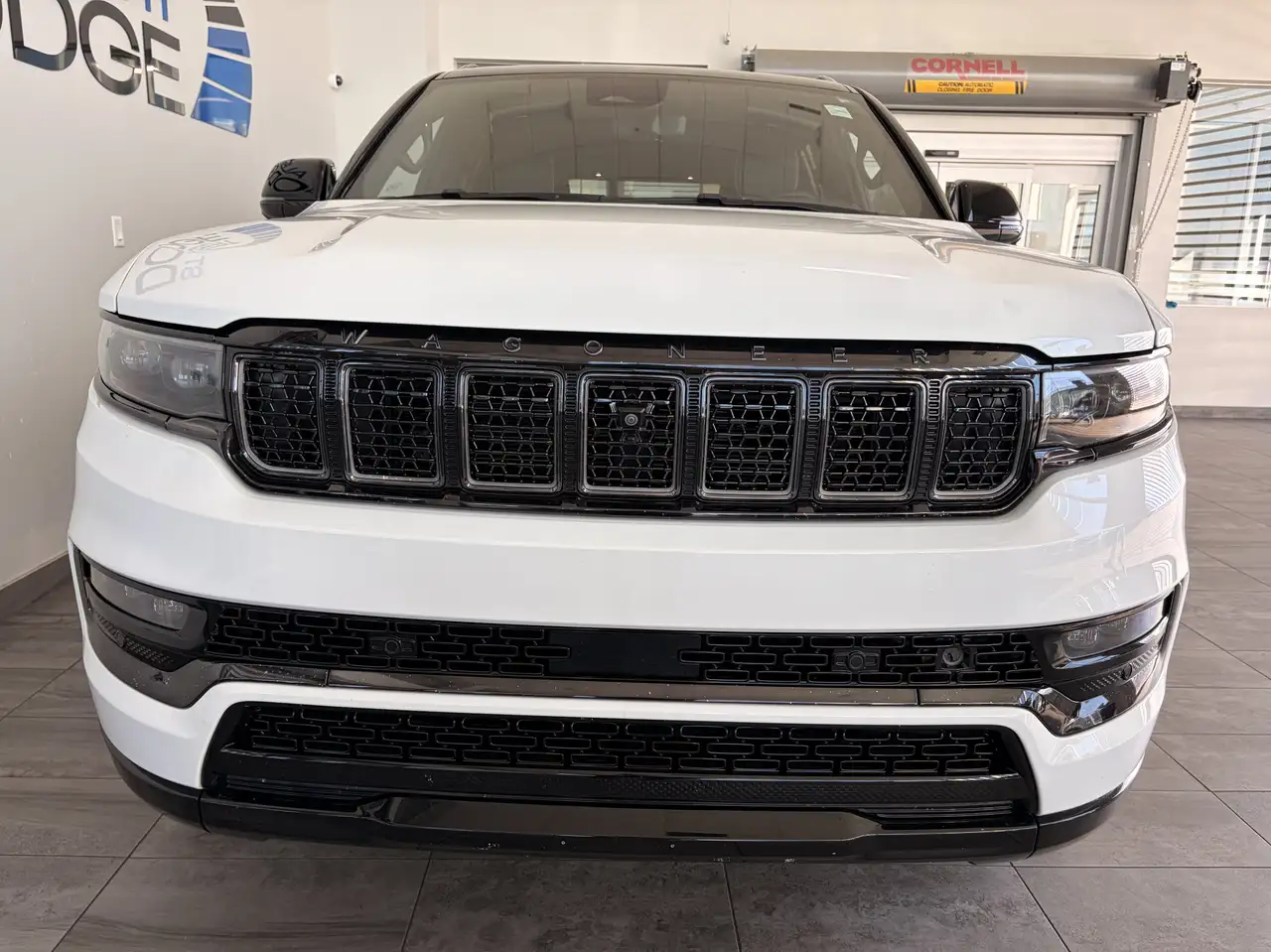 Jeep Grand Wagoneer - Image 12