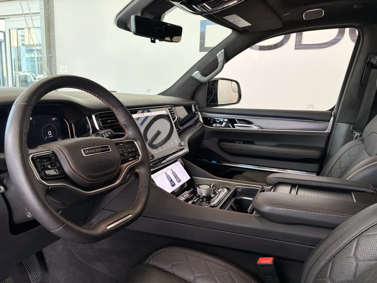 Jeep Grand Wagoneer - Image 17