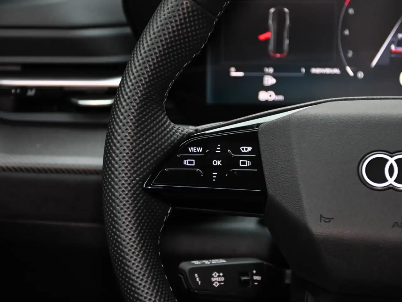 Audi SQ5 - Image 13