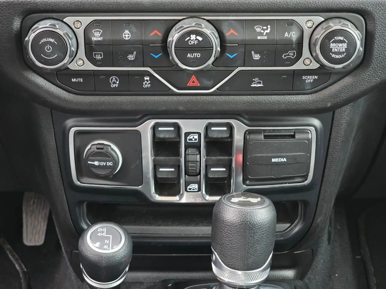 Jeep Wrangler - Image 26