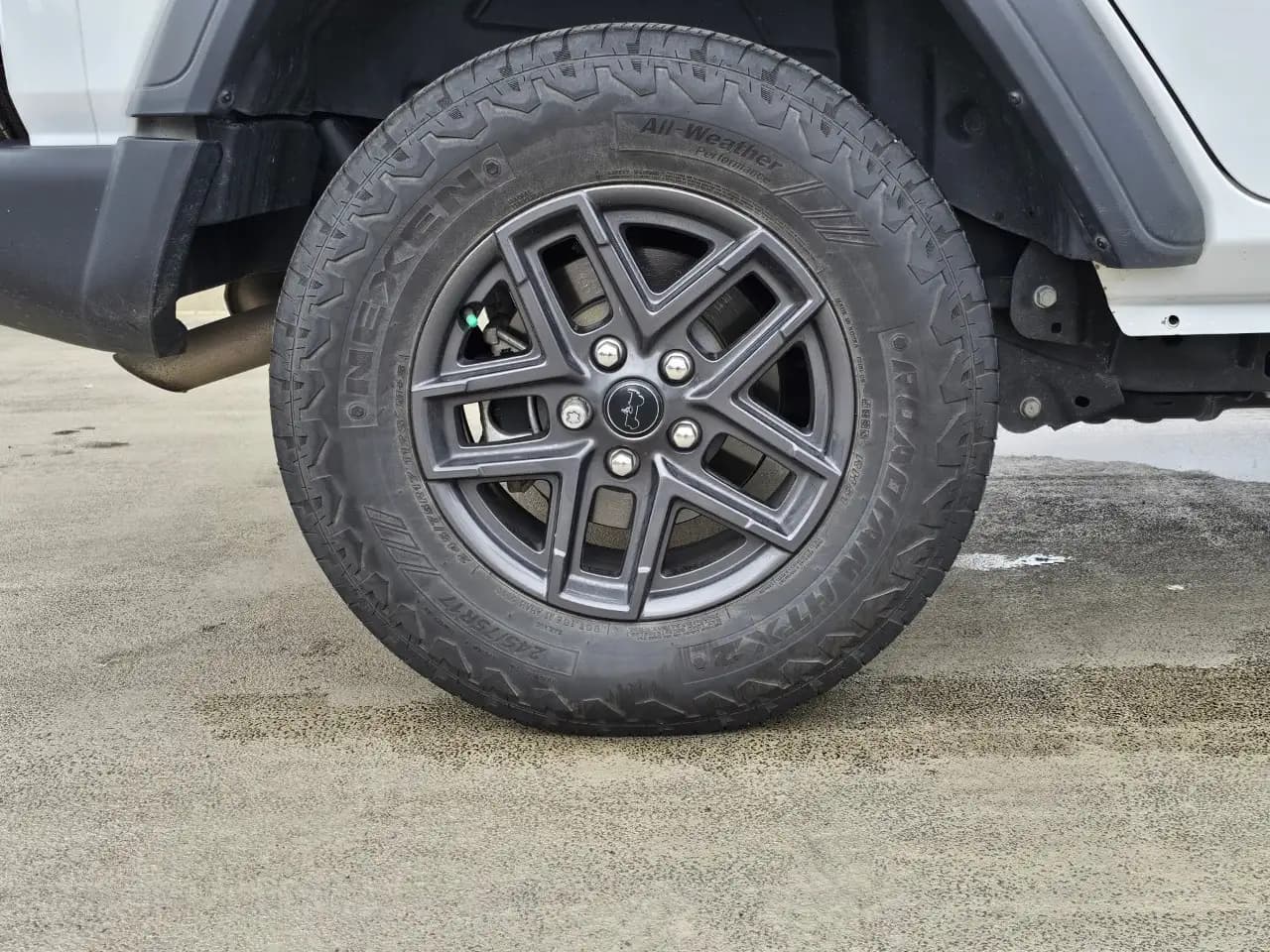 Jeep Wrangler - Image 12