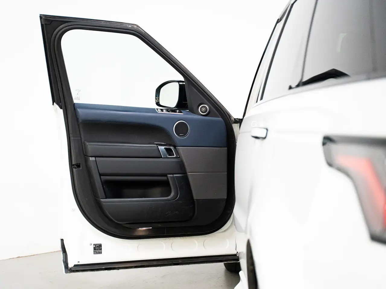 Land Rover Range Rover Sport - Image 15