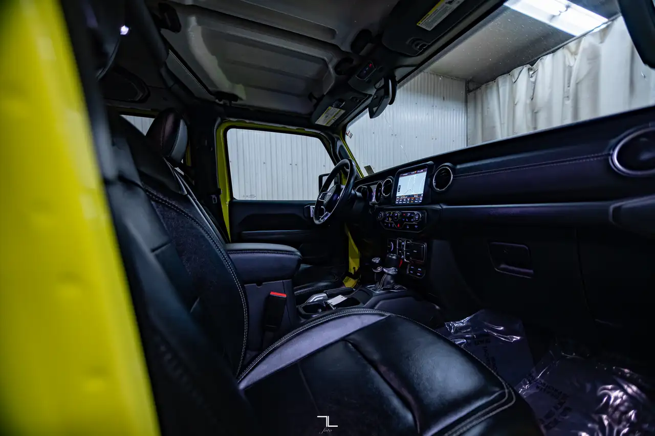 Jeep Wrangler - Image 14