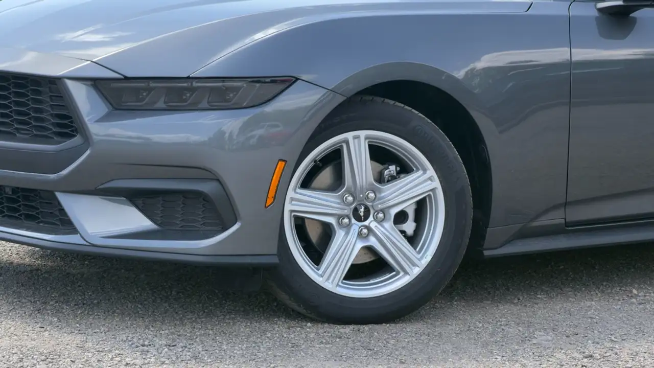 Ford Mustang - Image 2