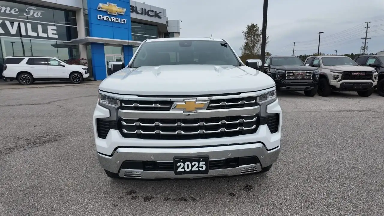 Chevrolet Silverado 1500 - Image 2