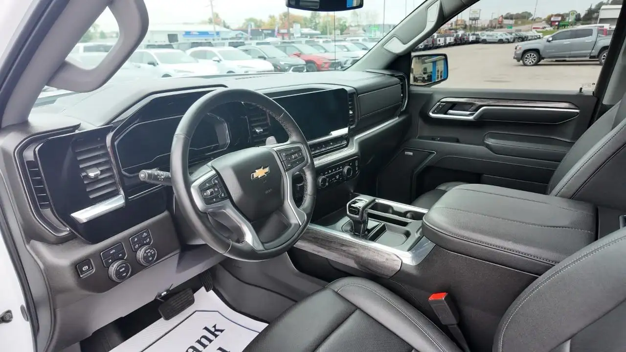 Chevrolet Silverado 1500 - Image 15
