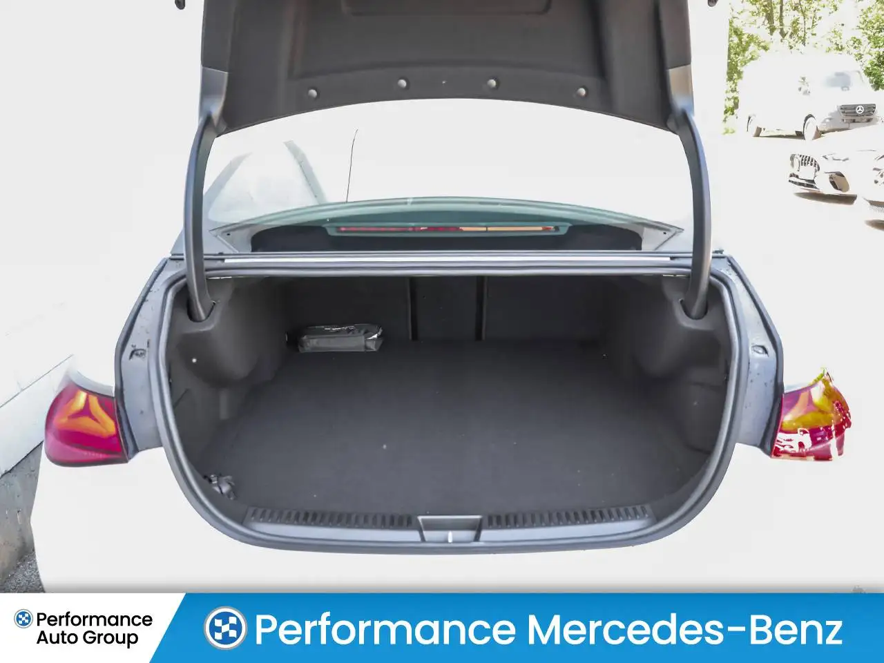 Mercedes-Benz E-Class - Image 7