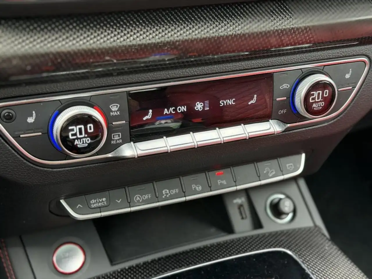 Audi SQ5 - Image 17