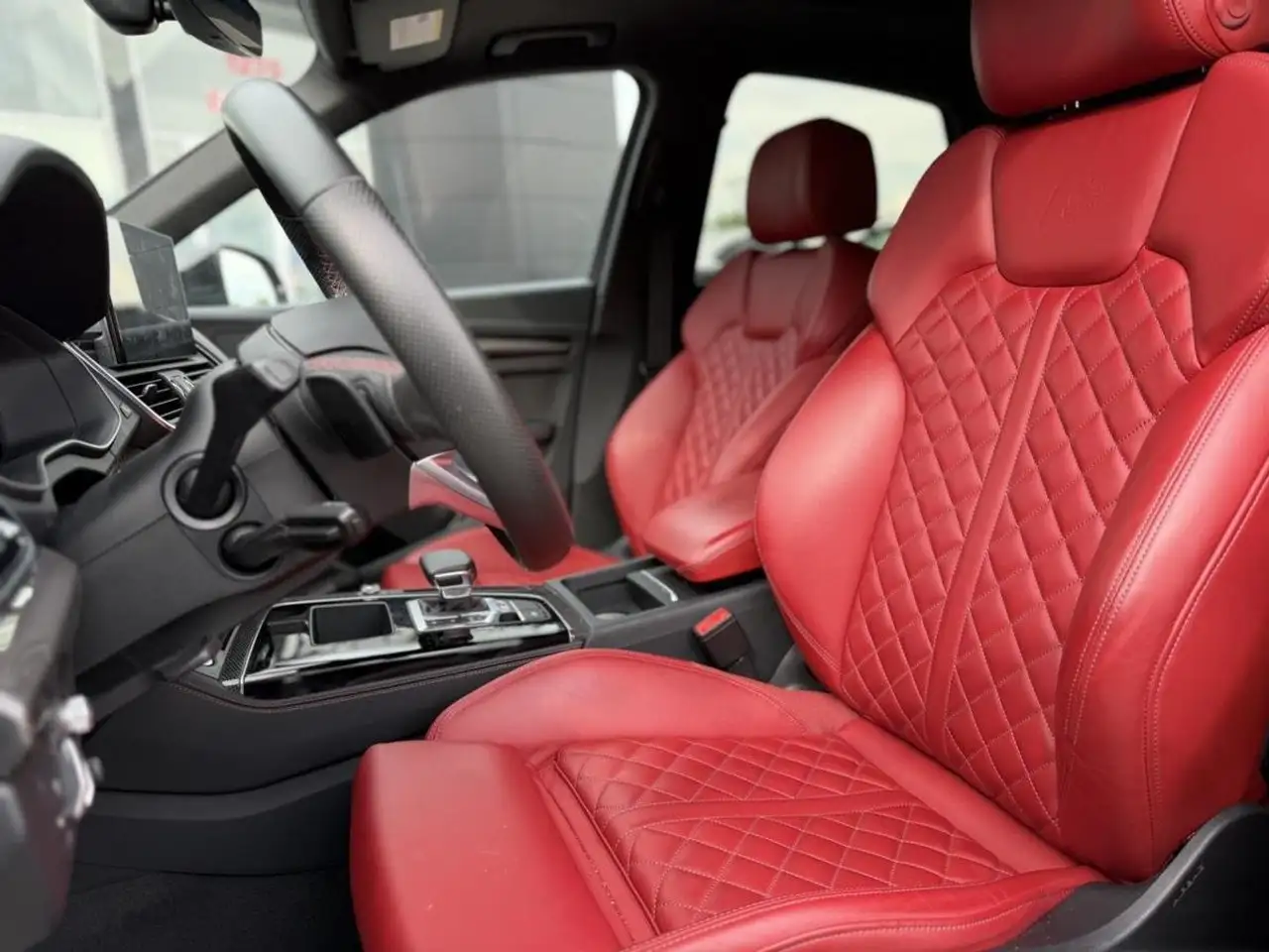 Audi SQ5 - Image 9