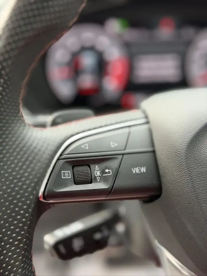 Audi SQ5 - Image 12