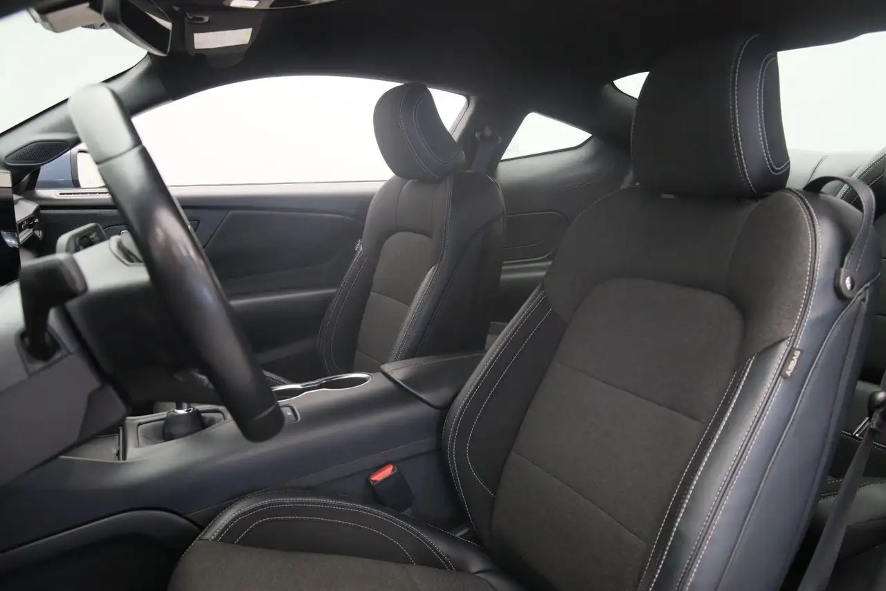 Ford Mustang - Image 6