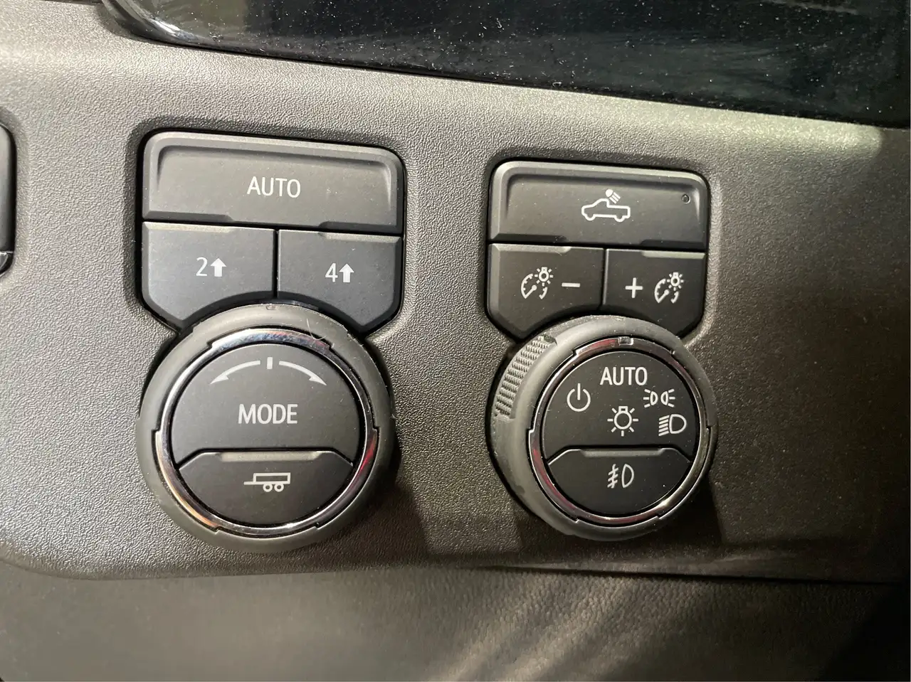 Chevrolet Silverado 1500 - Image 30