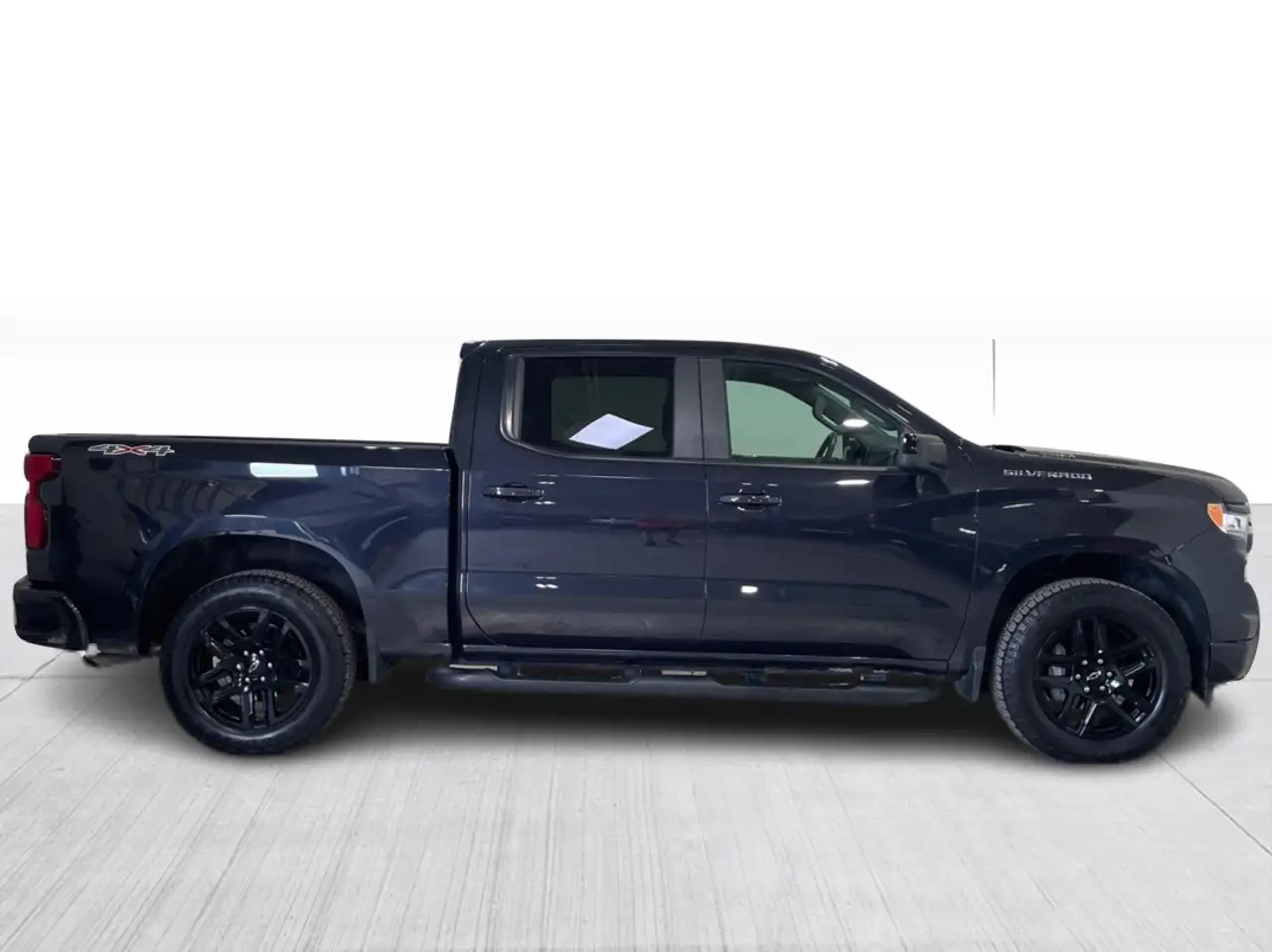 Chevrolet Silverado 1500 - Image 2