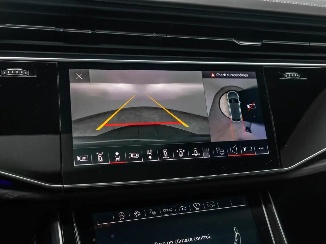 Audi Q8 - Image 13