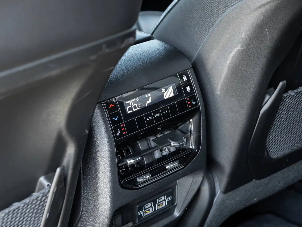 Jeep Grand Cherokee - Image 26